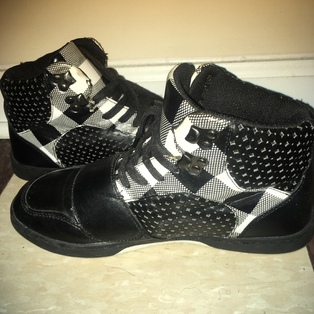 Spring (Strap-Across Shoes) - Picture 3 of 6